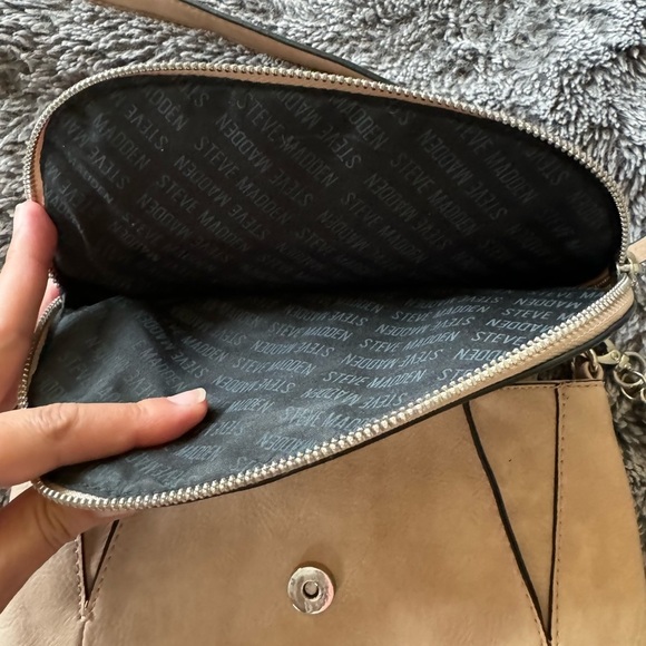 STEVE MADDEN Tassel Crossbody - Picture 9 of 13